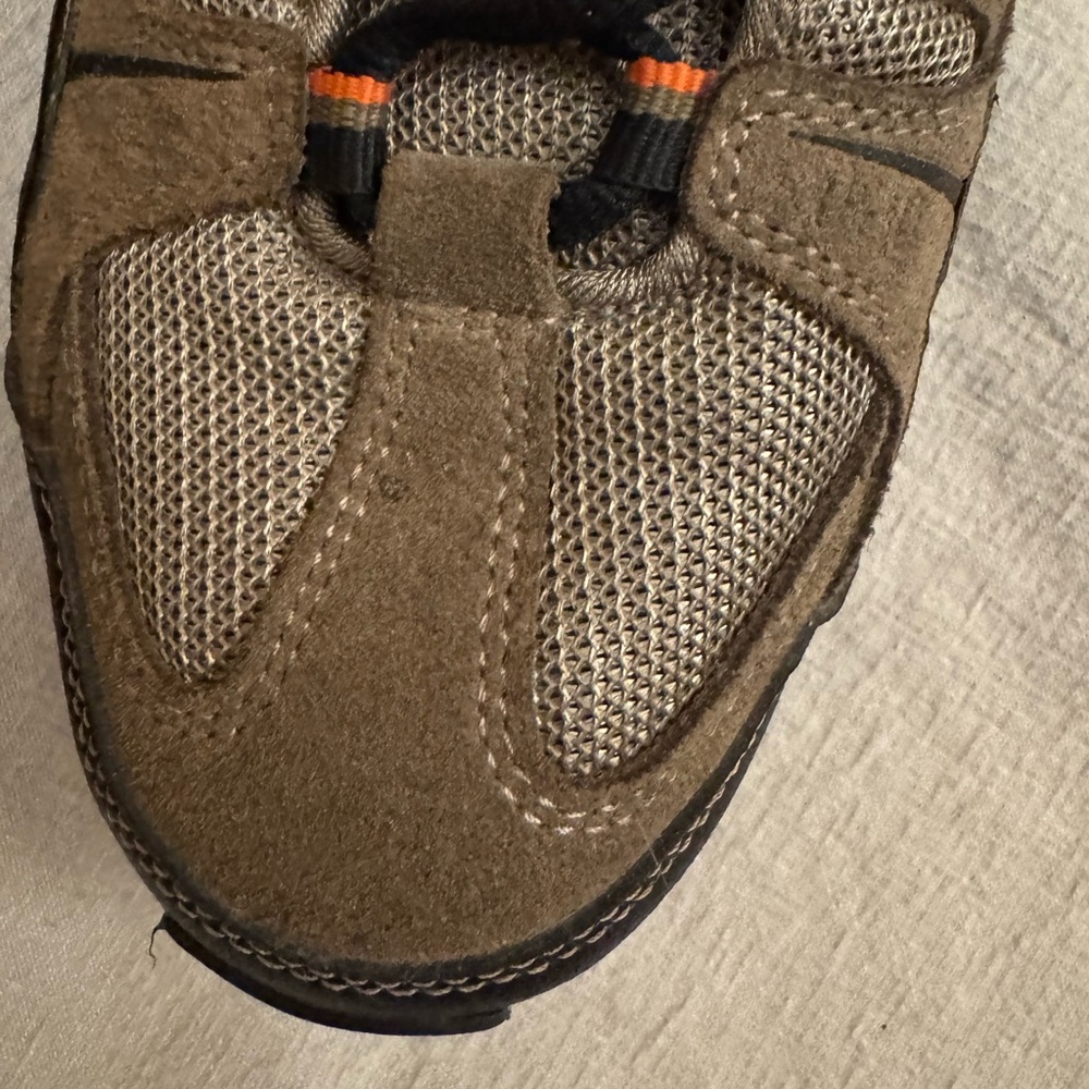 Fila Tan and Black Athletic Shoes for Outdoor Adventures - Picture 4 of 5